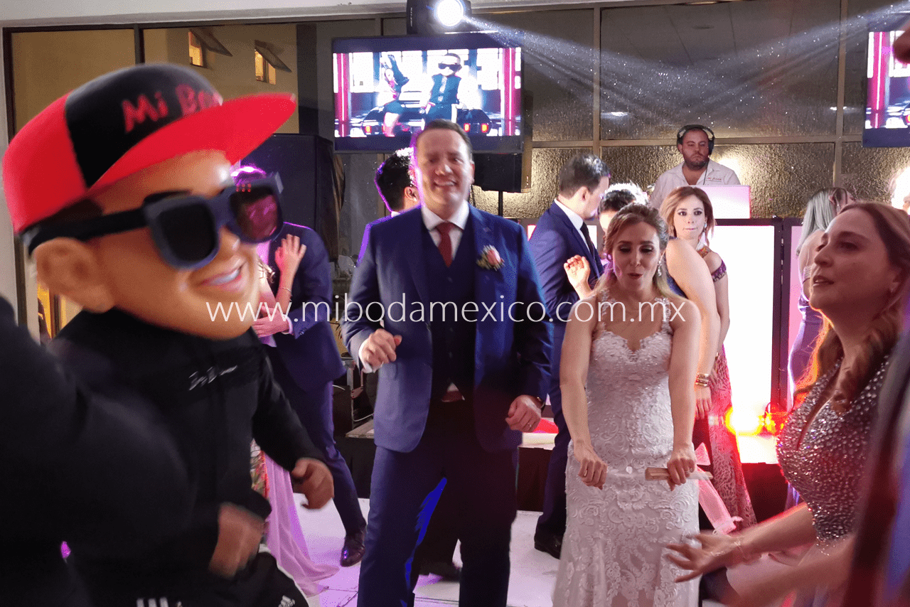 Show Latino con Daddy Yankee Cabezón haciendo una boda totalmente única e inolvidable en Morelos