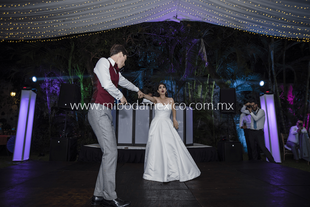 Primer baile de novios  durante boda con Dj en Cuernavaca