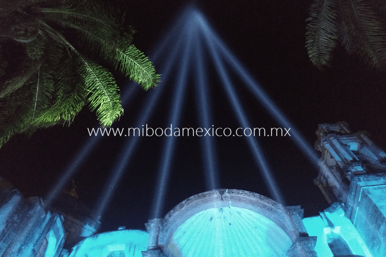 Iluminación arquitectónica en la catedral de Cuernavaca con iluminación BEAM